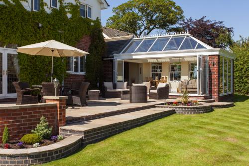 Croft Garden Room and Conservatory Entertaining